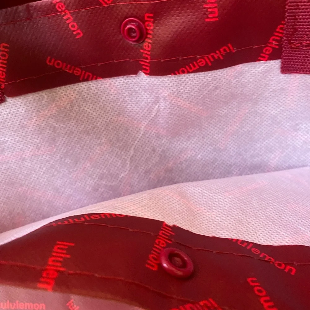Lululemon reusable shopping bags